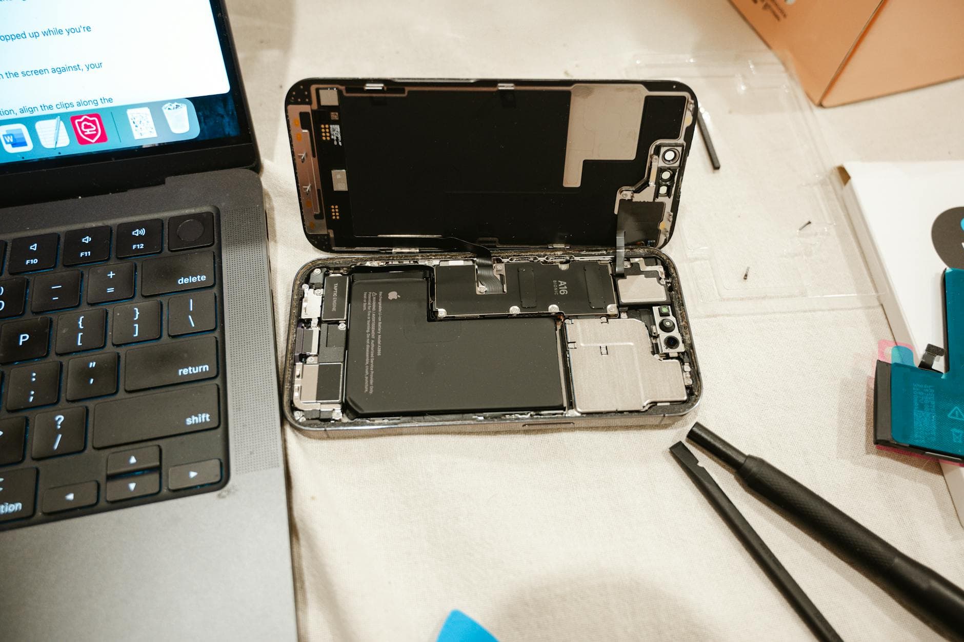 Kolme iPhonen asetusta, jotka syövät akkua – sammuta ne heti