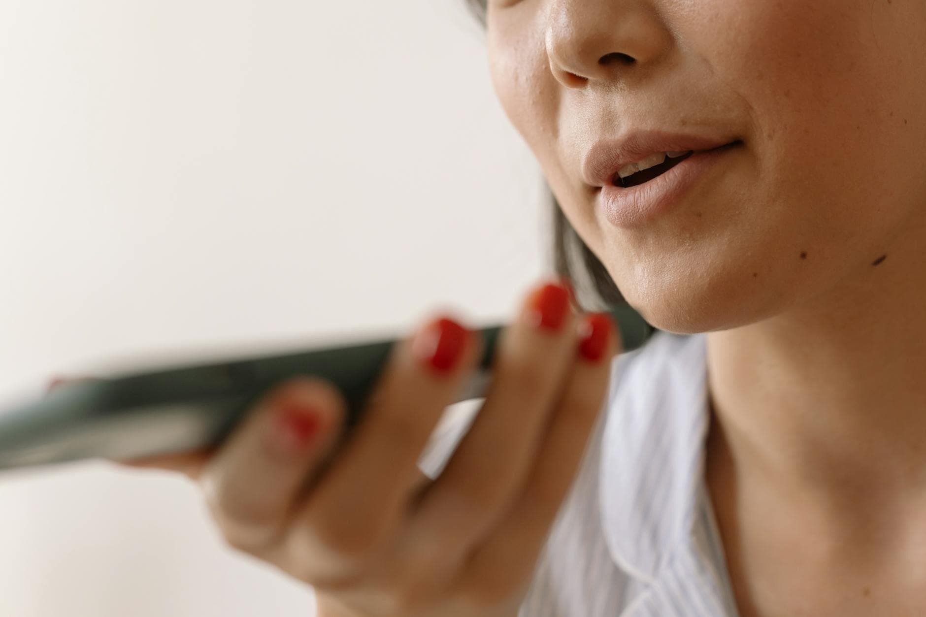 Voicepilling – miksi yhä useampi lopettaa kirjoittamisen ja alkaa kuiskailla tietokoneelleen?